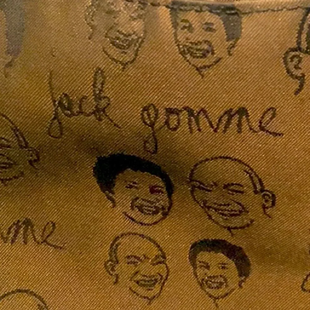 Jack Gomme bold lines